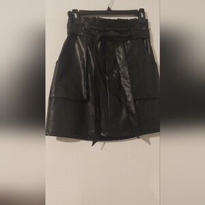 Gili  black  skirt size Medium Nwt